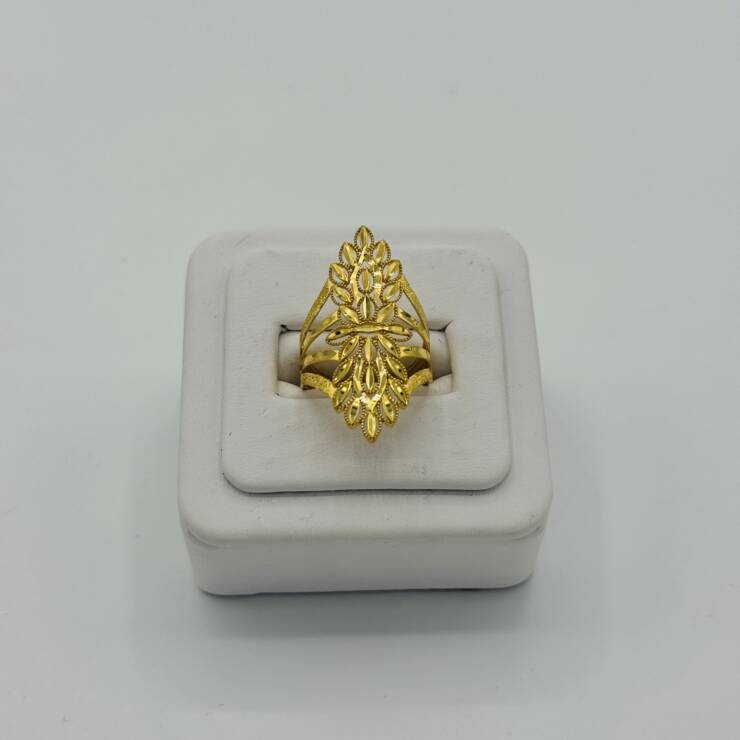 Ladies Ring