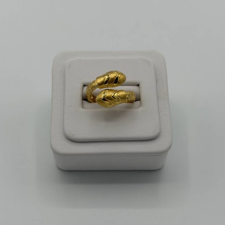 Ladies Ring