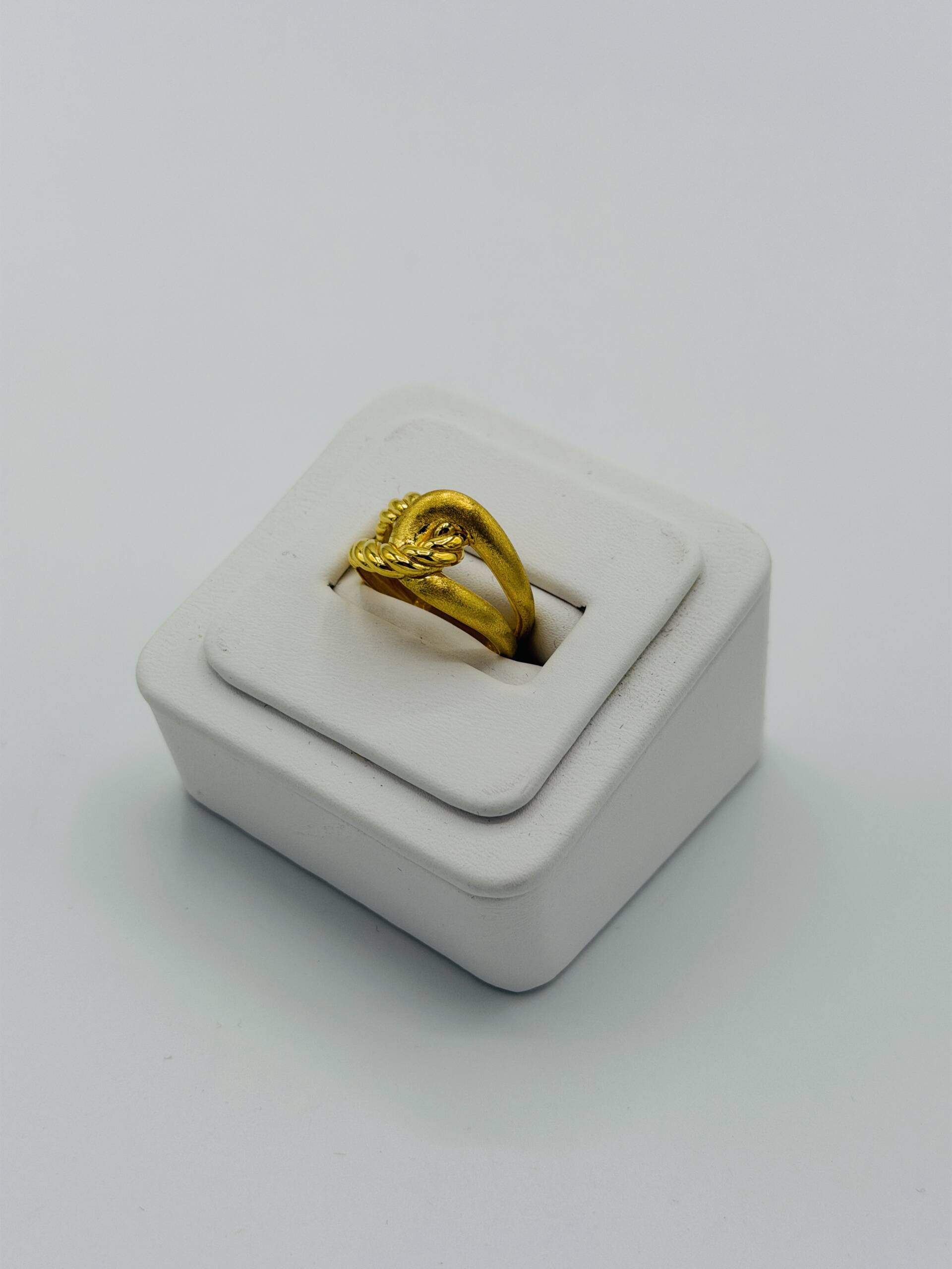 Ladies Ring