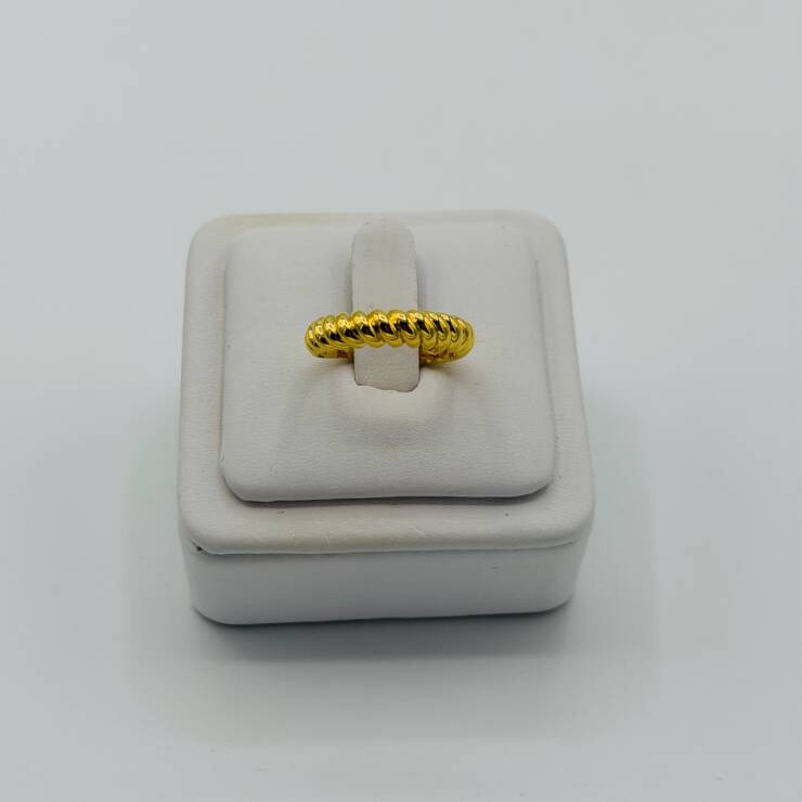 Ladies Ring